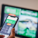 Aplicativo de apostas esportivas no celular ilustrando o vício em jogos de aposta e bets online