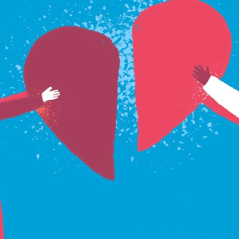 Ilustração de casal segurando metades de um coração partido, representando os impactos da perda de desejo sexual nos relacionamentos.